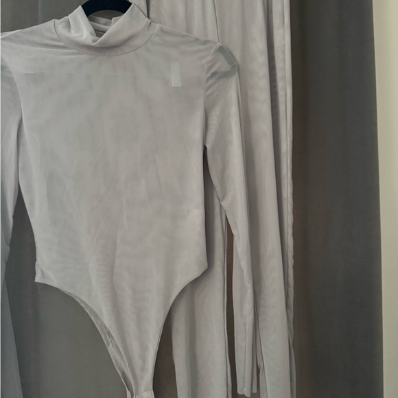Elegant Grey Bodysuit and Pants Set - Picture 1 of 5